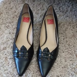 Oscar de la Renta Black Leather Kitten Heel Pump 8